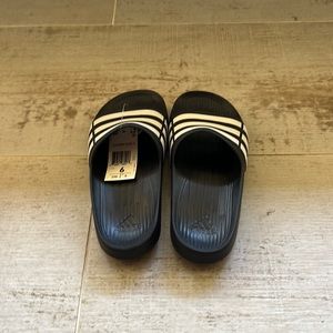Adidas Duramo Slide K Size US 6